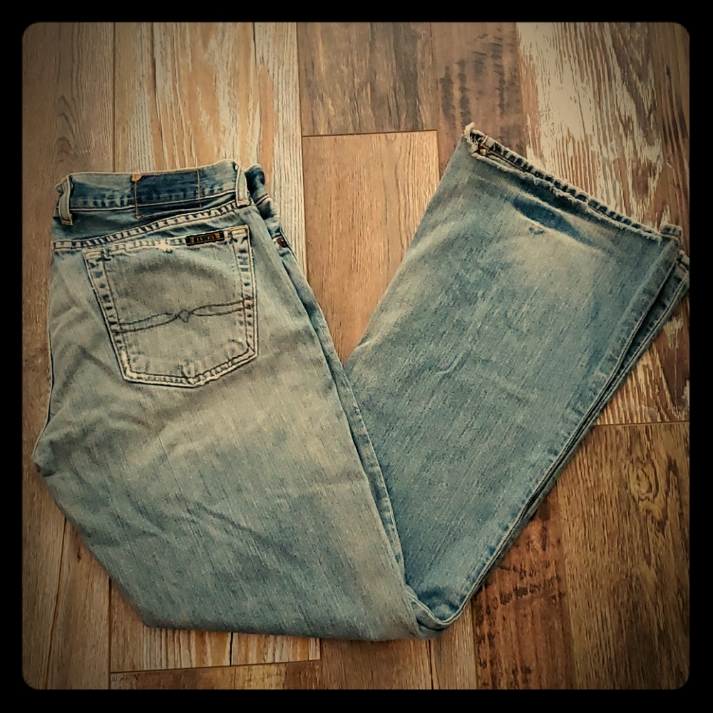 Low rise distressed jeans